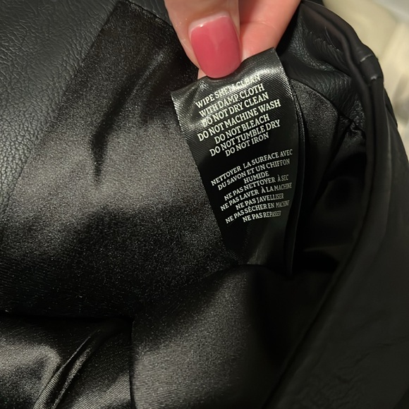 BlankNYC NWT Women’s Cropped Moto Biker Faux Leather jacket, XS. Removable hood. - Picture 5 of 6